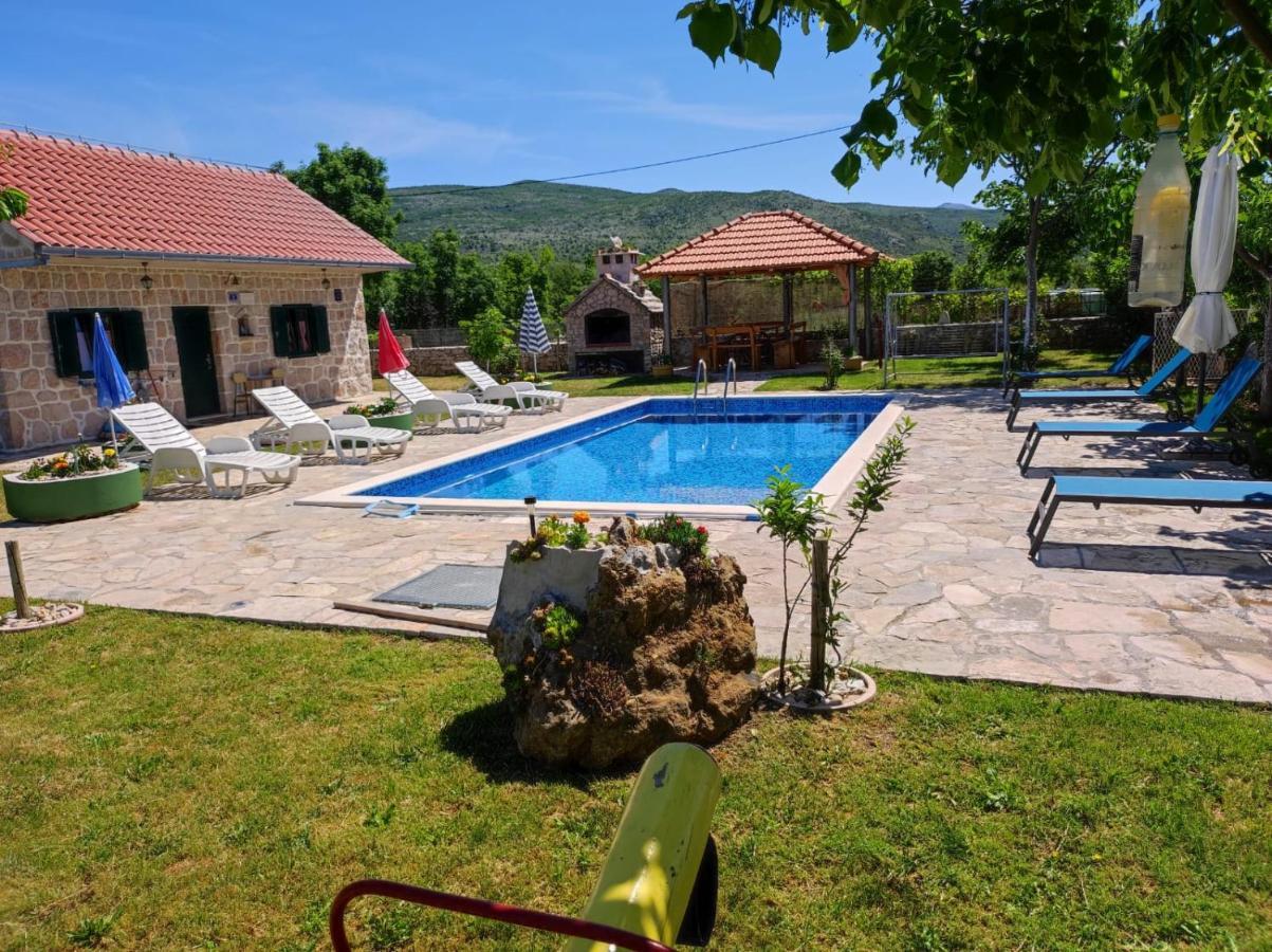 Nikini Dvori Villa Gradac  Exterior photo
