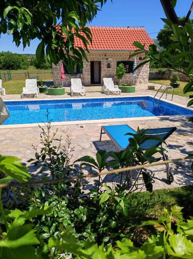 Nikini Dvori Villa Gradac  Exterior photo