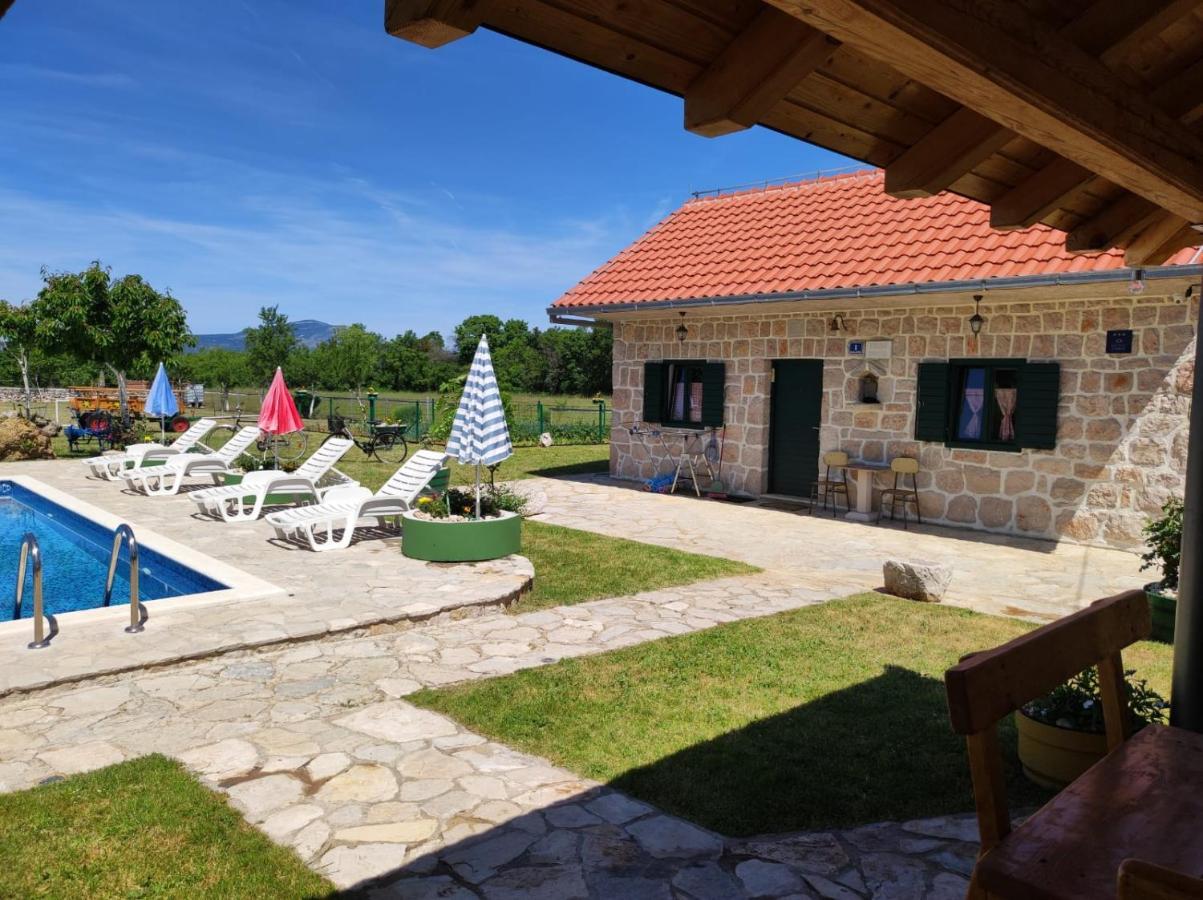 Nikini Dvori Villa Gradac  Exterior photo