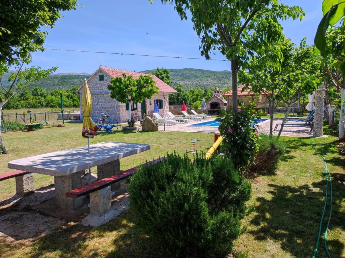Nikini Dvori Villa Gradac  Exterior photo