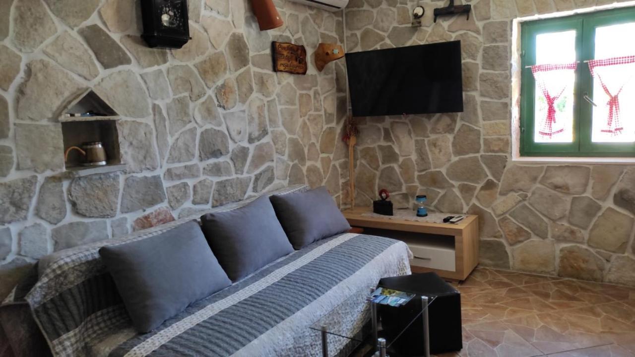 Nikini Dvori Villa Gradac  Exterior photo
