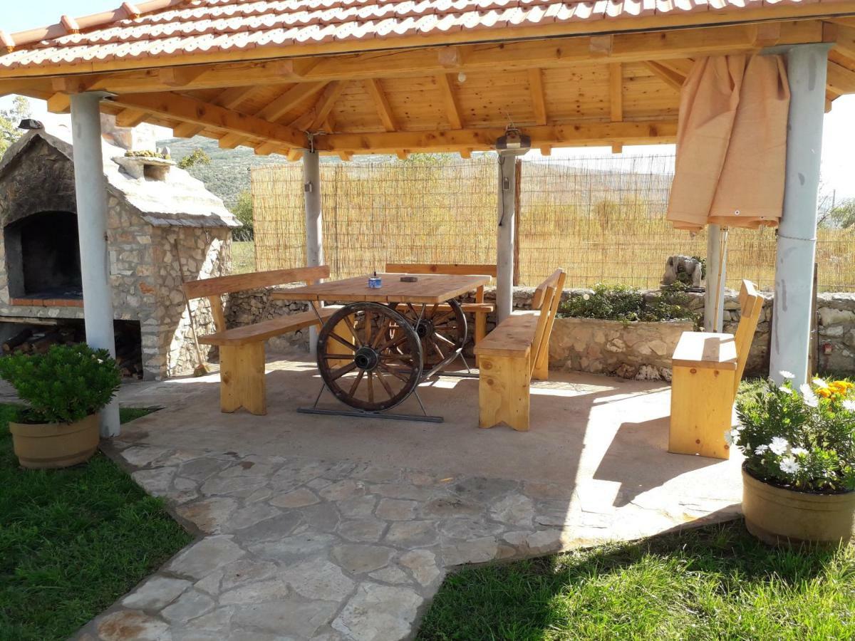Nikini Dvori Villa Gradac  Exterior photo